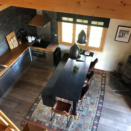 Cozy Chalet In With Private Terrace 木屋 *