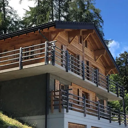 Cozy Chalet In With Private Terrace 木屋 *